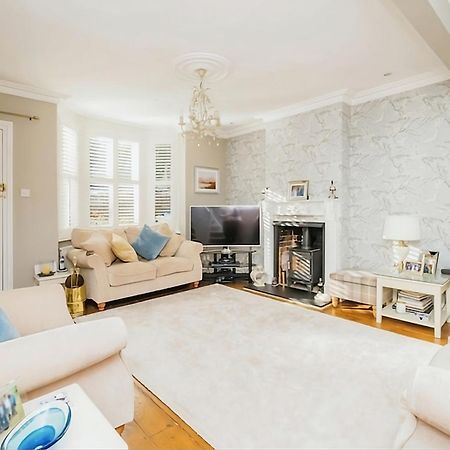 3 Bedroom Cottage In Sunninghill, Ascot Экстерьер фото