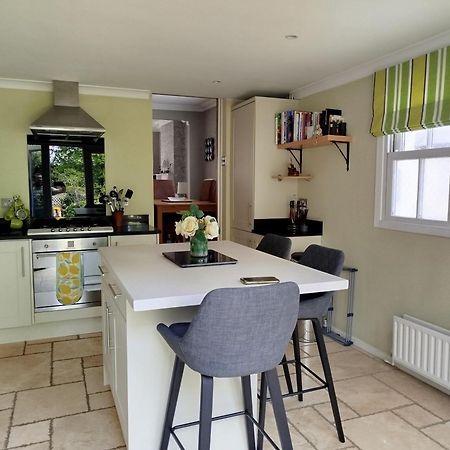 3 Bedroom Cottage In Sunninghill, Ascot Экстерьер фото