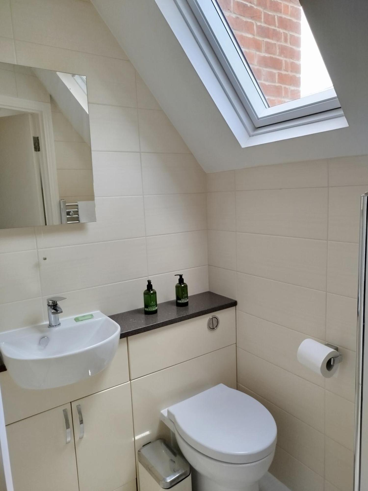 3 Bedroom Cottage In Sunninghill, Ascot Экстерьер фото