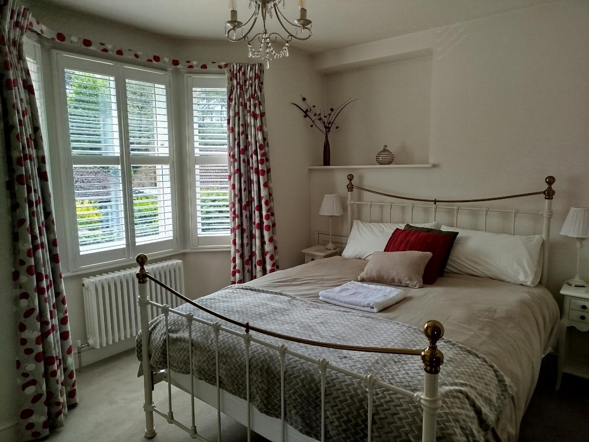 3 Bedroom Cottage In Sunninghill, Ascot Экстерьер фото