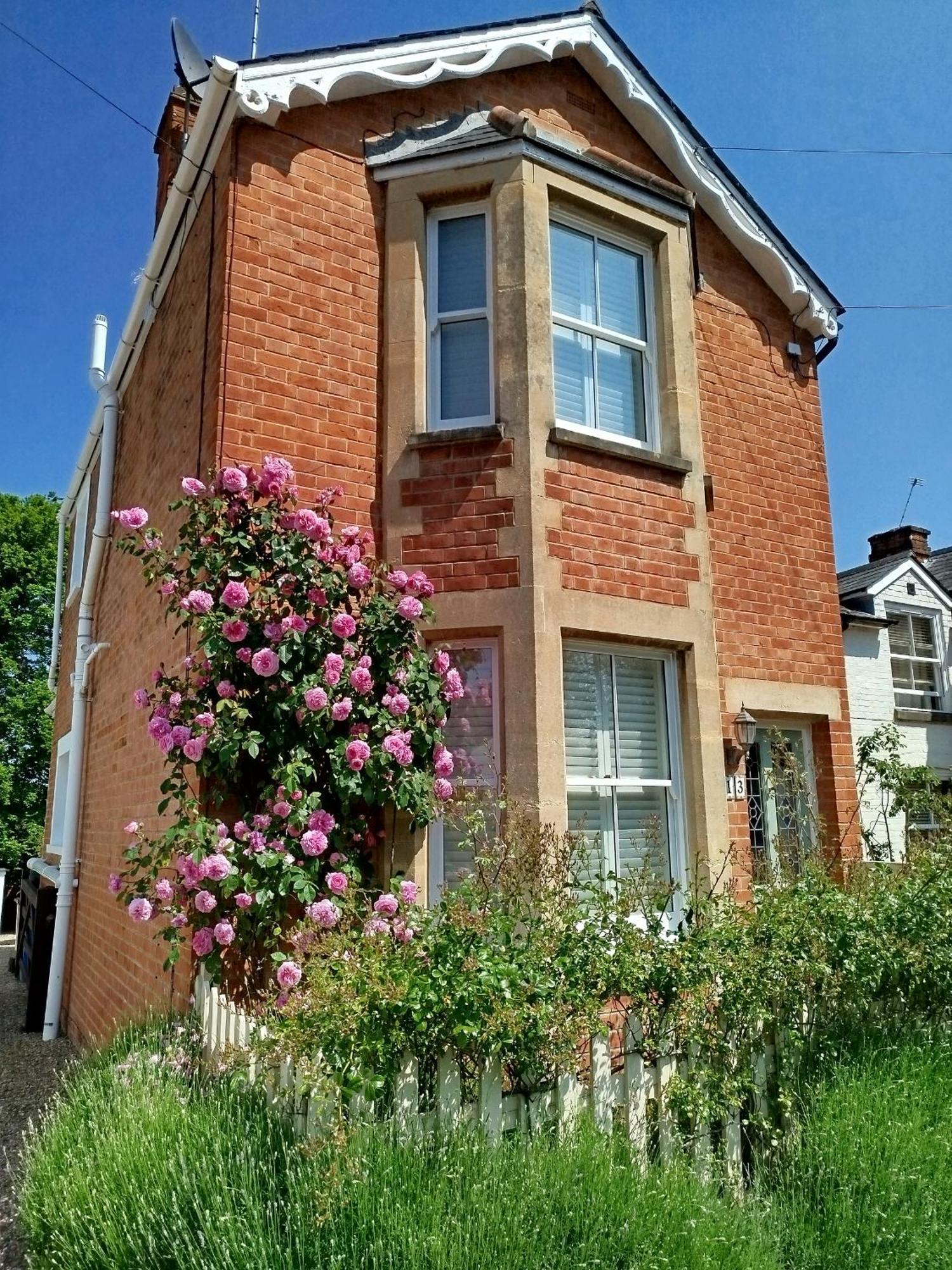 3 Bedroom Cottage In Sunninghill, Ascot Экстерьер фото